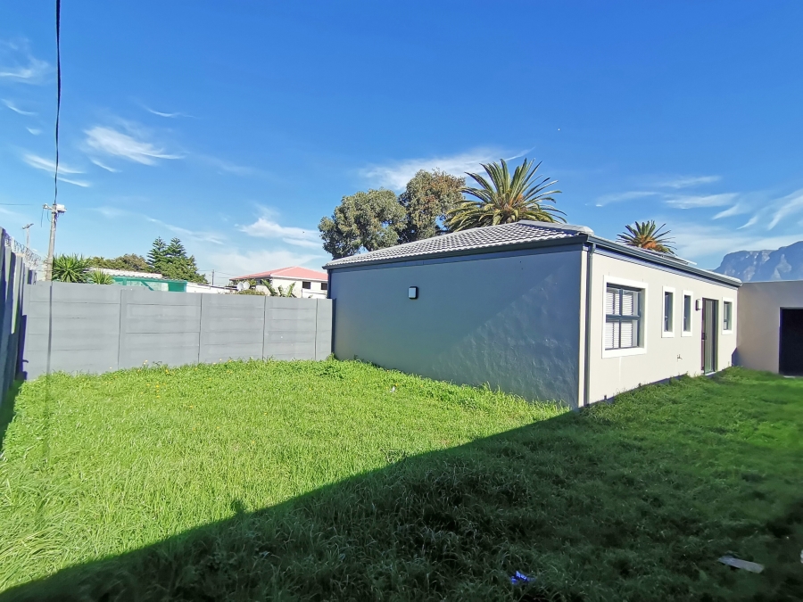 To Let 3 Bedroom Property for Rent in Athlone Western Cape